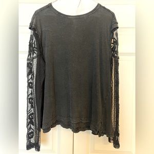 Free People lace sleeves, tee. Black, size Medium. Soft with cool details!